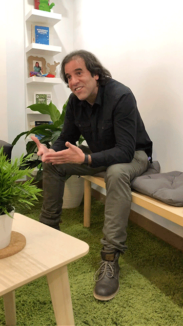 Ivory 12 anivesario - Gif entrevista Javier